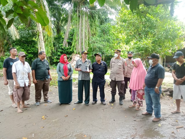 Pengadilan Negeri Simalungun Melaksanakan Eksekusi di Huta IX, Nagori Bandar Tongah, Kecamatan Bandar Huluan, Kabupaten Simalungun. Pengadilan Negeri Simalungun Melaksanakan Eksekusi di Huta IX, Nagori Bandar Tongah, Kecamatan Bandar Huluan, Kabupaten Simalungun.