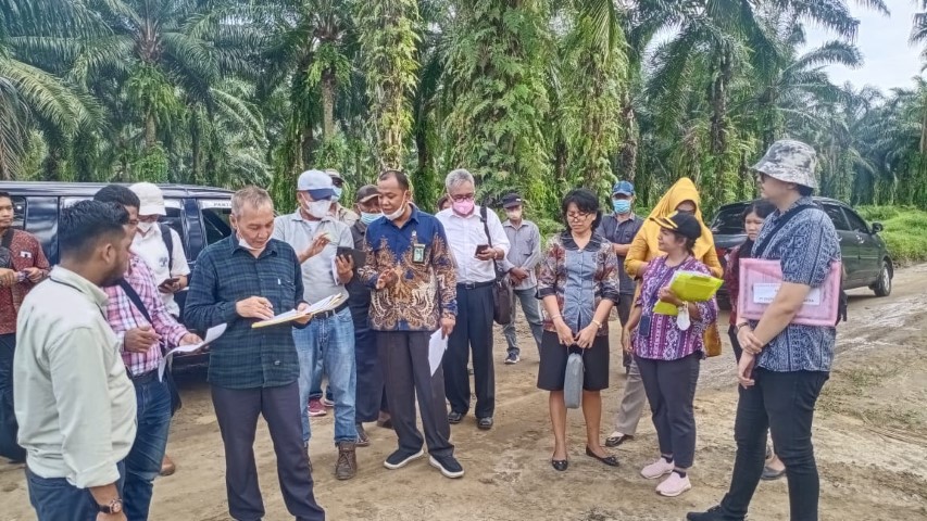 Pengadilan Negeri Simalungun Melakukan Pemeriksaan Setempat di Perkebunan Bukit Maradja, Nagori Marihat Bukit, Kecamatan Gungung Malela, Kabupaten Simalungun.