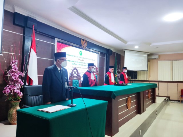 Pengambilan Sumpah Jabatan dan Pelantikan Ketua Pengadilan Negeri Simalungun di Pengadilan Tinggi Medan Pengambilan Sumpah Jabatan dan Pelantikan Ketua Pengadilan Negeri Simalungun di Pengadilan Tinggi Medan