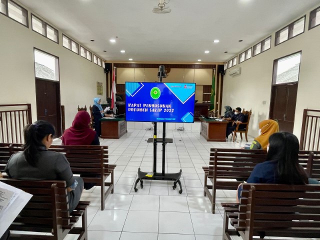 Rapat Penyusunan Dokumen Sakip Tahun 2022 dan Rapat Reviu IKU T.A. 2022 serta Rapat Reviu Renstra 2020-2024 pada Pengadilan Negeri Simalungun Rapat Penyusunan Dokumen Sakip Tahun 2022 dan Rapat Reviu IKU T.A. 2022 serta Rapat Reviu Renstra 2020-2024 pada Pengadilan Negeri Simalungun