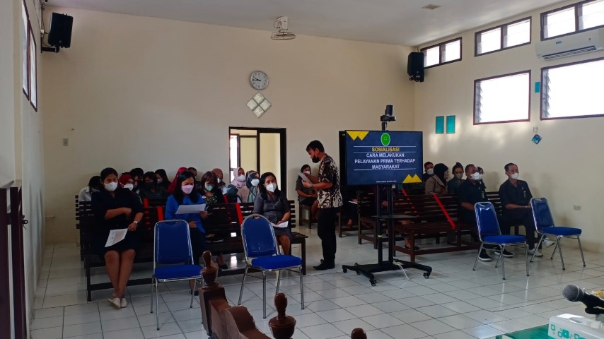 Sosialisasi Tata Cara Pelayanan Prima Terhadap Masyarakat Sosialisasi Tata Cara Pelayanan Prima Terhadap Masyarakat