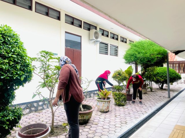 Gotong Royong Kebersihan Kantor Pengadilan Negeri Simalungun Gotong Royong Kebersihan Kantor Pengadilan Negeri Simalungun