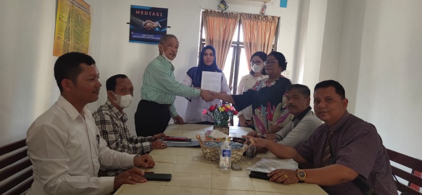 Mediasi Berhasil Dengan Perdamaian yang dilakukan oleh Hakim Mediator Pengadilan Negeri Simalungun Mediasi Berhasil Dengan Perdamaian yang dilakukan oleh Hakim Mediator Pengadilan Negeri Simalungun