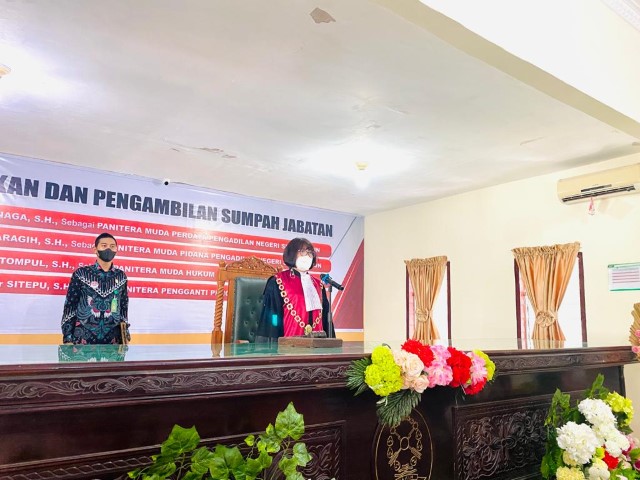 Pengambilan Sumpah Jabatan dan Pelantikan Panitera Muda dan Panitera Pengganti di Pengadilan Negeri Simalungun