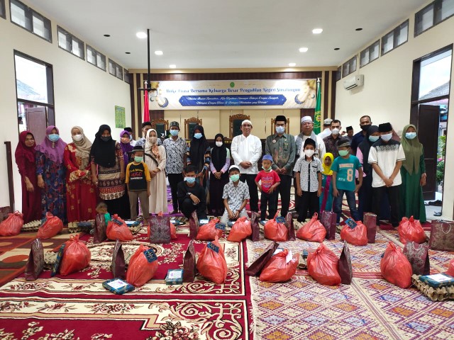 Khataman Al-Qur'an dan Berbagi Bersama Anak Yatim Khataman Al-Qur'an dan Berbagi Bersama Anak Yatim