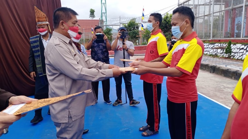 Pengadilan Negeri Simalungun menghadiri acara Pemberi Remisi dalam rangka Hari Kemerdekaan RI Ke-76 bersama Warga Binaa Pengadilan Negeri Simalungun menghadiri acara Pemberi Remisi dalam rangka Hari Kemerdekaan RI Ke-76 bersama Warga Binaa