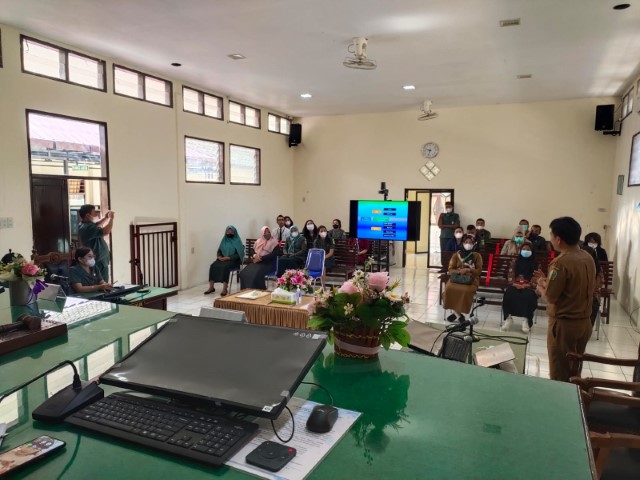 Sosialiasi Etika Berkomunikasi dengan Penyandang Disabilitas bagi Pemberi Layanan pada Pengadilan Negeri Simalungun oleh UPT PS Tuna Rungu Wicara dan Lanjut Usia Pematangsiantar Sosialiasi Etika Berkomunikasi dengan Penyandang Disabilitas bagi Pemberi Layanan pada Pengadilan Negeri Simalungun oleh UPT PS Tuna Rungu Wicara dan Lanjut Usia Pematangsiantar